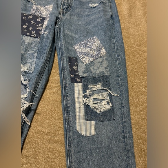 Women’s American Eagle Jeans - Picture 3 of 8